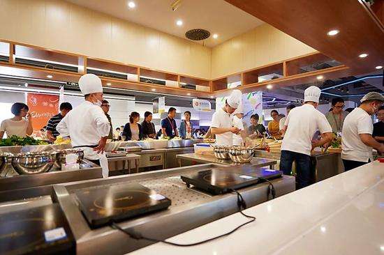 智慧食堂訂餐系統 酒店管理中‘懶人經濟’的新實踐
